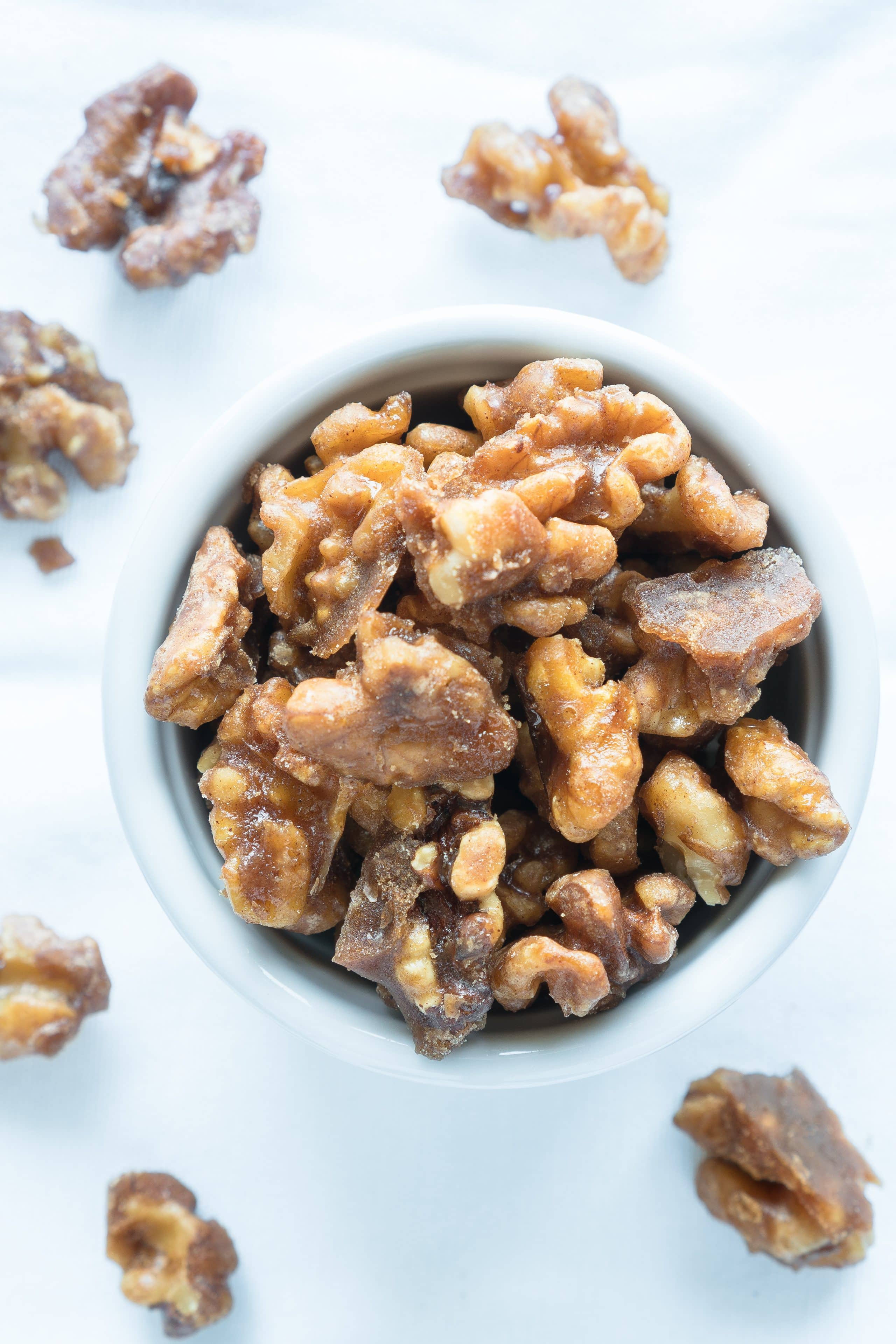 Maple Glazed Walnuts – Easy 5-min recipe for Maple Glazed Walnuts! Naturally sweetened with no added oil using just walnuts, maple syrup, cinnamon, salt, and cayenne. Enjoy as a topping for salads, yogurt parfaits, or as a snack all on their own! ♥ | freeyourfork.com